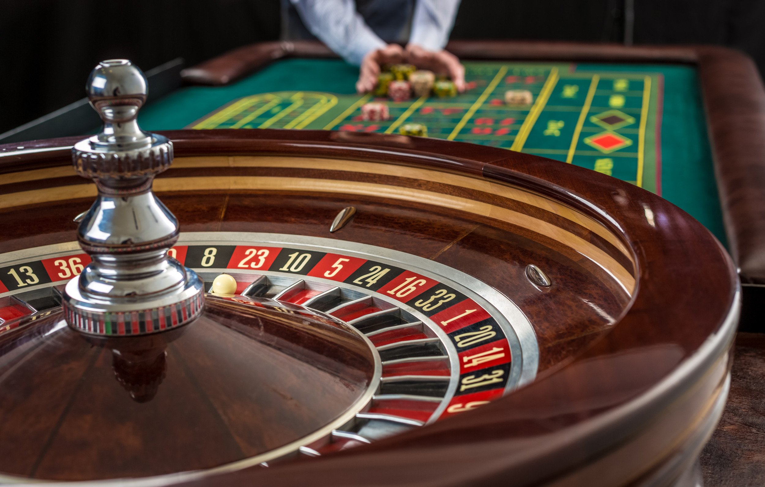 Antarmuka permainan Caribbean Stud Poker di aplikasi naga888