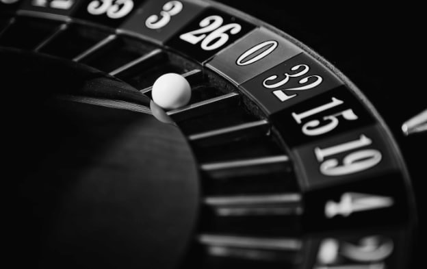 Antarmuka permainan Push Gaming di naga888 menampilkan grid cascading dan fitur bonus